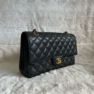 Classic medium flap bag